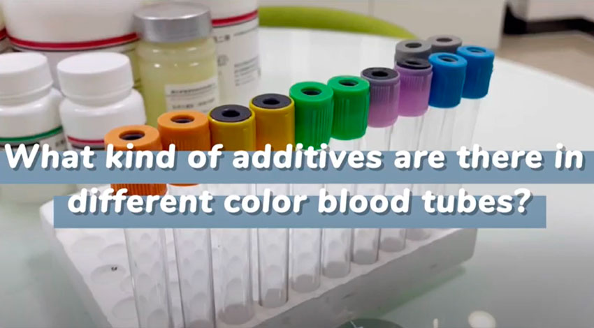أي نوع من المواد المضافة موجود في أنابيب الدم الملونة المختلفة